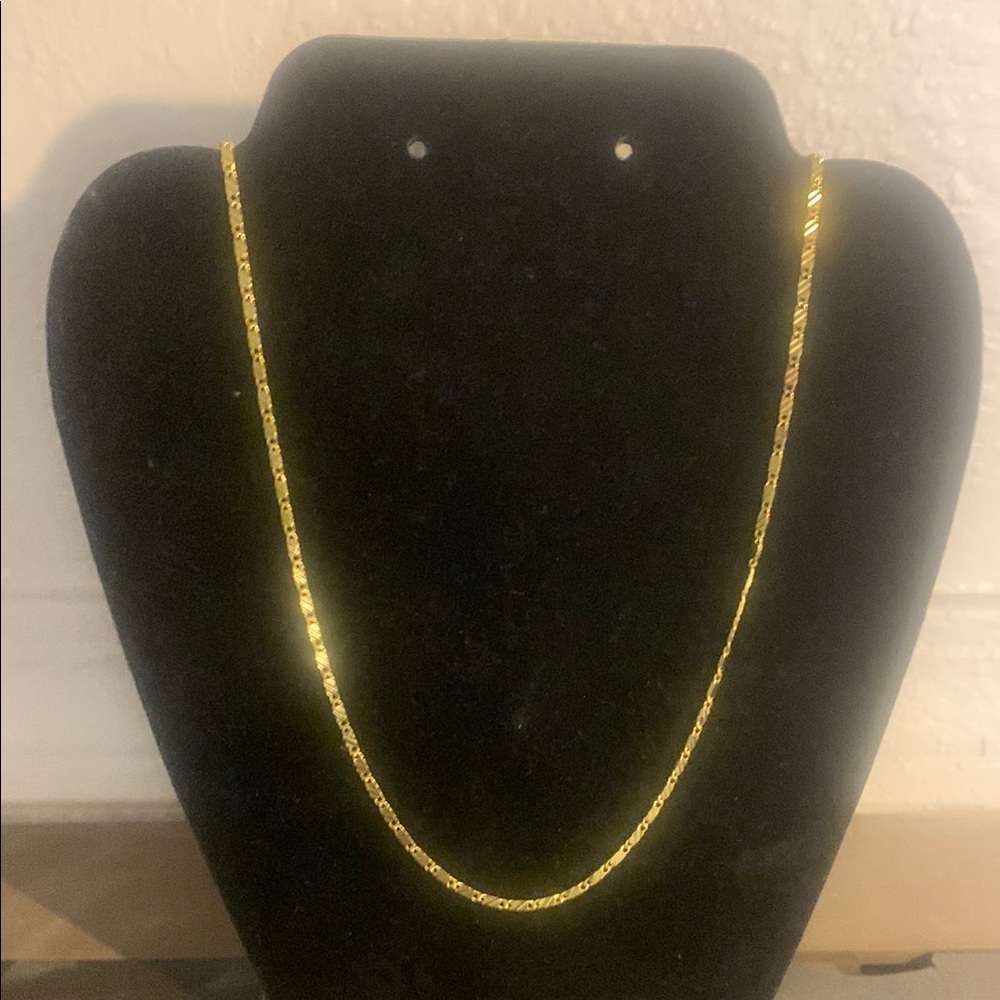 Elegant Gold Chain Necklace